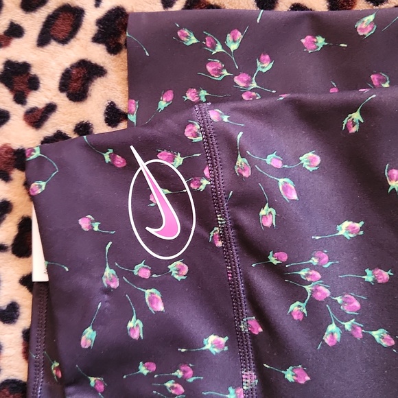 NWT Nike Dri-Fit One Luxe Leggings - Picture 2 of 7